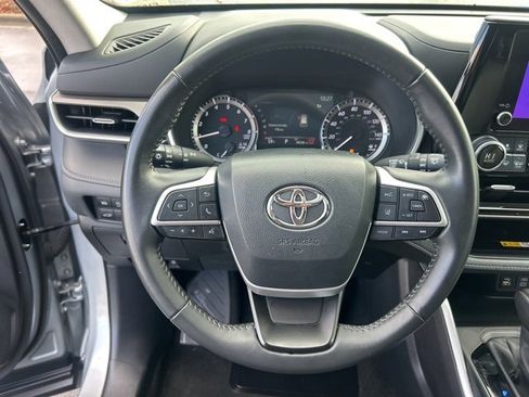 Used 2024 Toyota Highlander XLE image 21