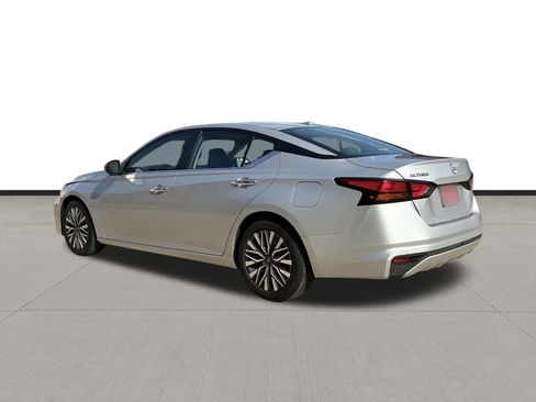 Used 2024 Nissan Altima 2.5 SV FWD image 7
