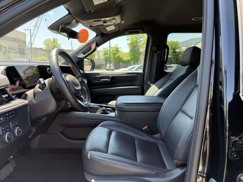 Used 2025 Chevrolet Suburban LT AWD/4WD image 20