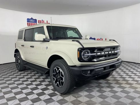 New 2026 Ford Bronco Outer Banks AWD/4WD image 1