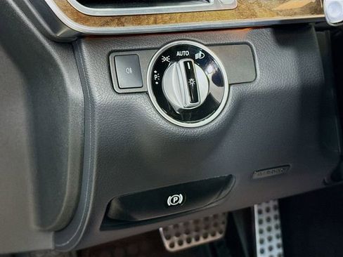 Used 2016 Mercedes-Benz E 400 E 400 4MATIC w/ PANO ROOF image 11