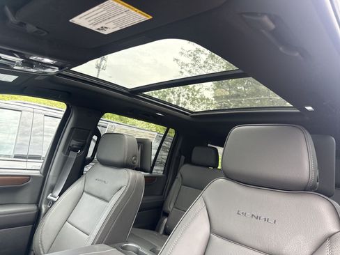 New 2026 GMC Yukon XL Denali w/ Denali Reserve Package AWD/4WD image 18