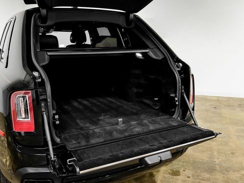 Used 2022 Rolls-Royce Cullinan Black Badge w/ Dark Exterior Package AWD/4WD image 62