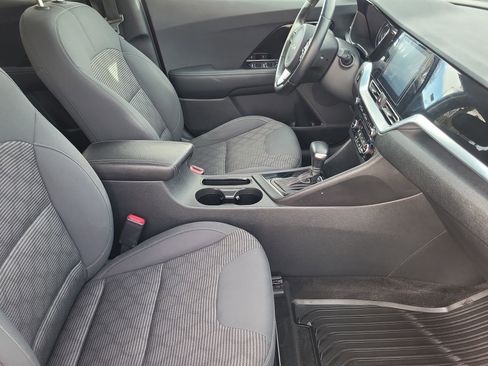 Used 2022 Kia Niro LXS image 11
