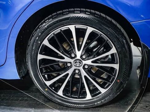 Certified 2020 Toyota Camry SE image 11