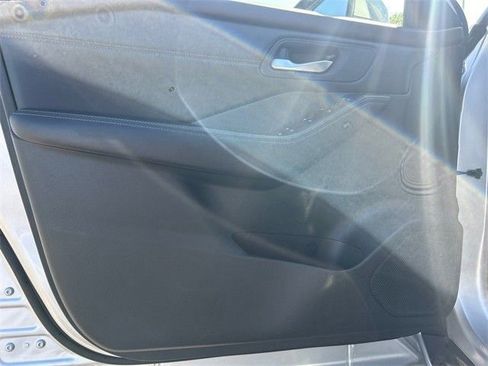 Used 2023 Nissan Rogue SV w/ SV Premium B Package FWD image 18