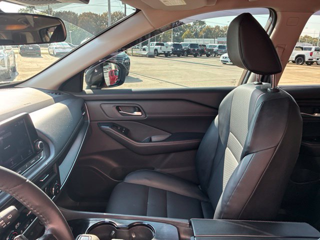 Used 2024 Nissan Rogue SV w/ SV Premium Package FWD image 16