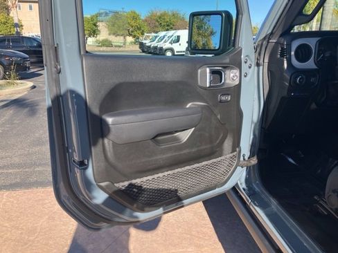 Used 2024 Jeep Wrangler Unlimited image 12