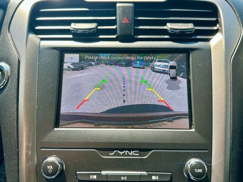 Used 2020 Ford Fusion SE FWD image 25