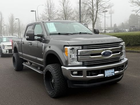 Used 2017 Ford F250 Lariat w/ Lariat Value Package image 2