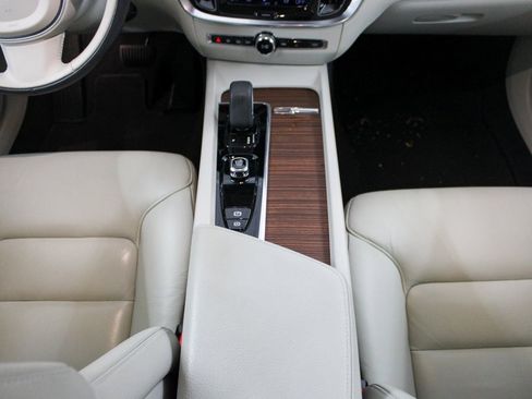 Certified 2022 Volvo S60 B5 Momentum w/ Premium Package image 15