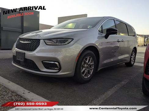 Used 2024 Chrysler Pacifica Touring-L FWD image 1