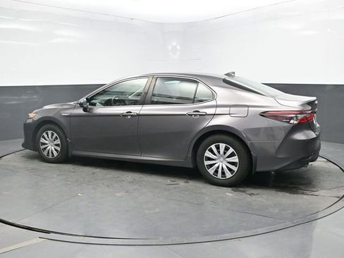 Used 2021 Toyota Camry LE image 4