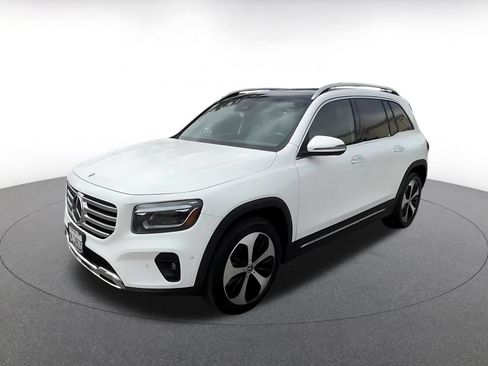 Used 2025 Mercedes-Benz GLB 250 4MATIC image 8