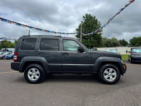 Used 2010 Jeep Liberty Sport w/ Popular Equipment Group AWD/4WD image 7