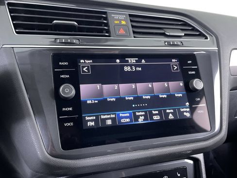 Used 2023 Volkswagen Tiguan SE AWD/4WD image 15