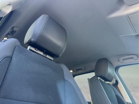 Used 2020 Land Rover Discovery Sport S image 17