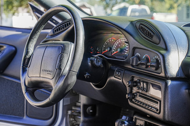 Used 1995 Chevrolet Camaro Z28 RWD image 38