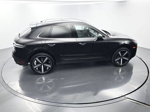 Certified 2025 Porsche Macan AWD/4WD image 41