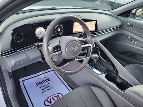 Used 2025 Hyundai Elantra SEL image 10