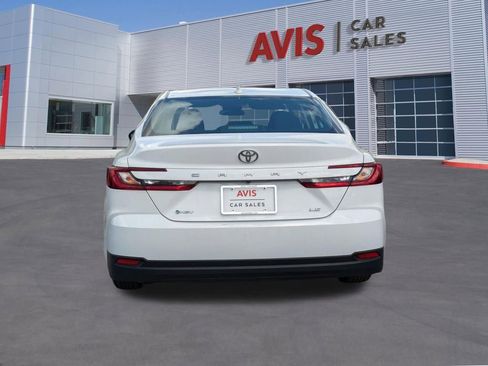 Used 2025 Toyota Camry LE image 7