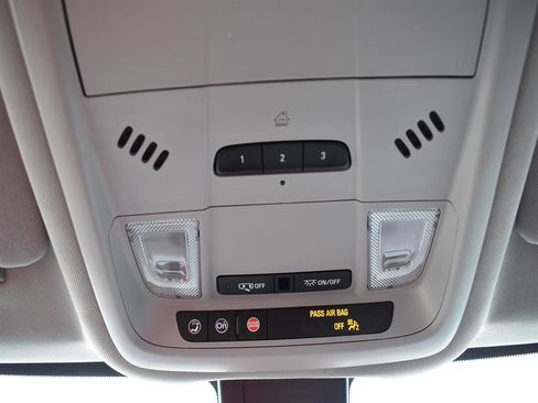 Used 2023 GMC Terrain SLT image 16