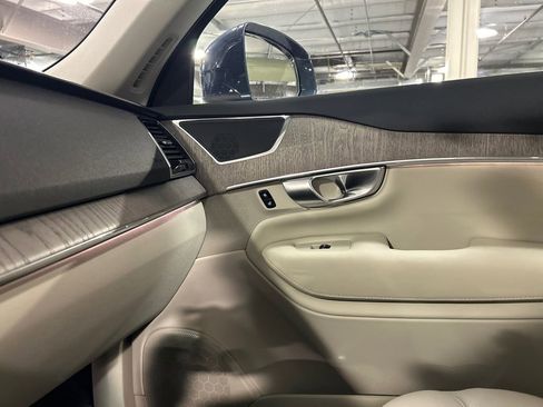 Certified 2024 Volvo XC90 T8 Plus AWD/4WD image 20