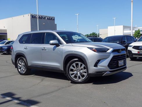 Used 2024 Toyota Grand Highlander AWD image 6