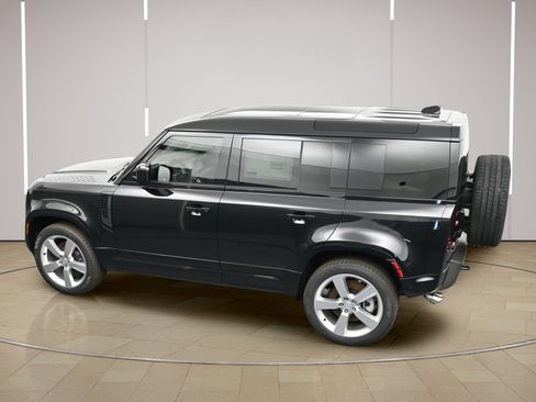 Used 2025 Land Rover Defender 110 X-Dynamic SE AWD/4WD image 31