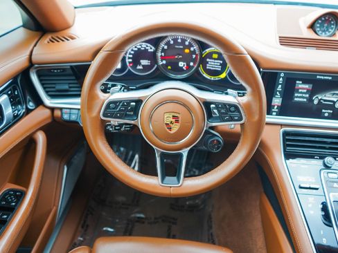 Used 2018 Porsche Panamera 4S image 24
