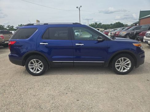 Used 2014 Ford Explorer XLT FWD image 2