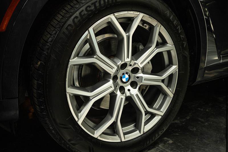 Used 2020 BMW X7 xDrive40i w/ Premium Package AWD/4WD image 3