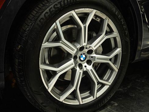 Used 2020 BMW X7 xDrive40i w/ Premium Package AWD/4WD image 3