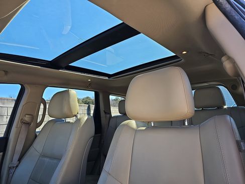 Used 2017 Jeep Grand Cherokee Limited w/ Luxury Group II image 13