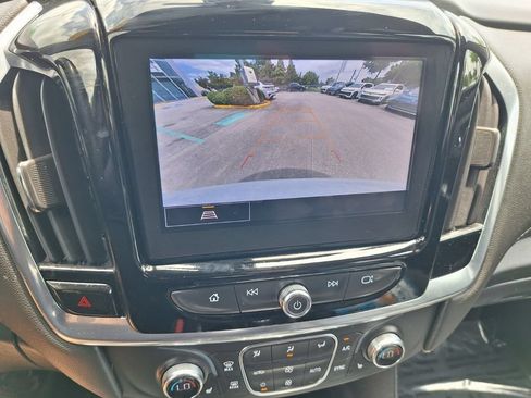 Used 2023 Chevrolet Traverse LT FWD image 15