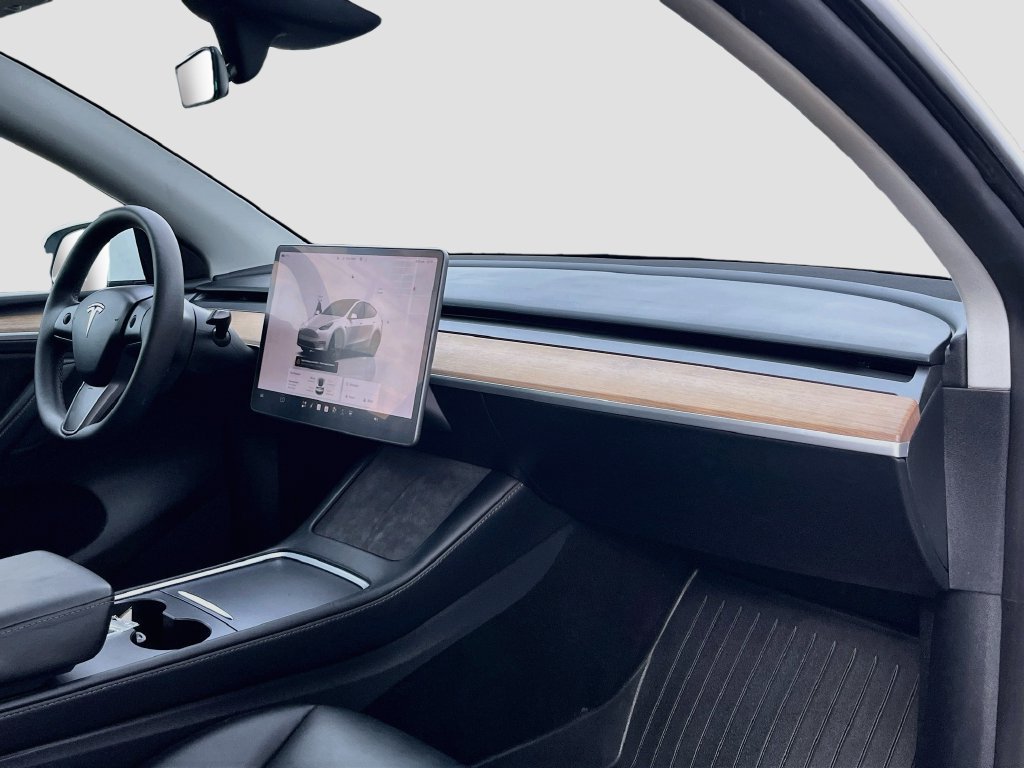 Used 2025 Tesla Model Y Long Range AWD/4WD image 30