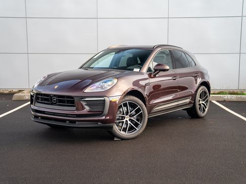 Certified 2026 Porsche Macan AWD/4WD image 1