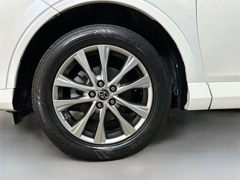 Used 2017 Toyota RAV4 Platinum image 38