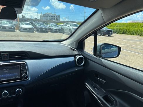 Used 2025 Nissan Versa SV FWD image 33