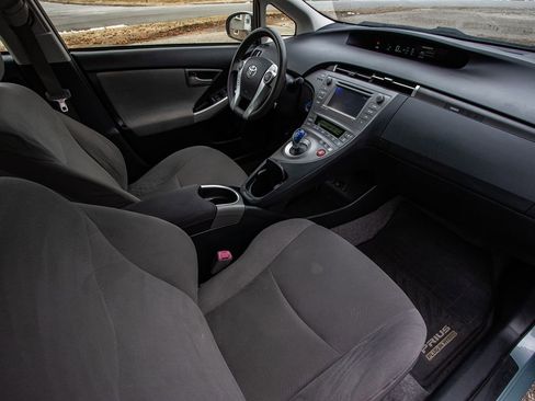 Used 2013 Toyota Prius Plug-In Hybrid image 21