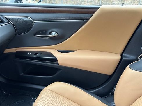 Certified 2025 Lexus ES 300h Ultra Luxury image 22