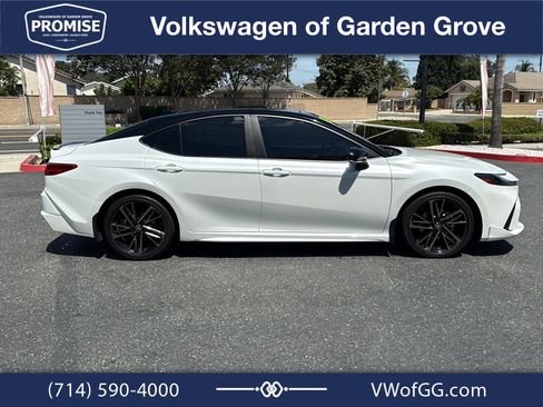Used 2025 Toyota Camry XSE FWD image 9