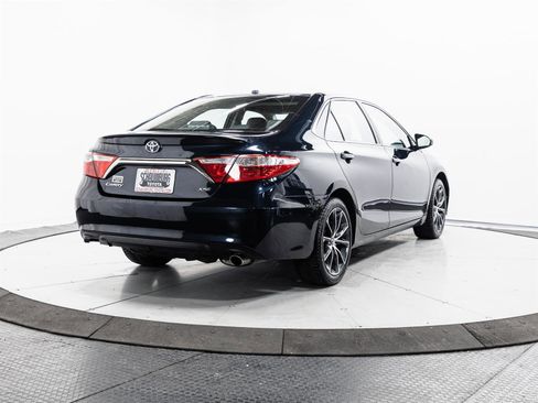 Used 2017 Toyota Camry XSE w/ Moonroof Package image 11