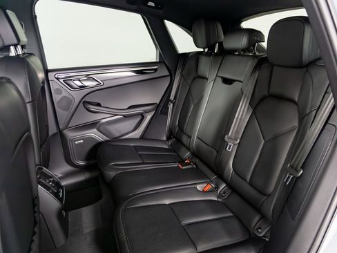 New 2026 Porsche Macan image 31