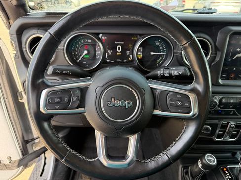 Used 2022 Jeep Wrangler Unlimited Sahara w/ Cold Weather Group AWD/4WD image 16