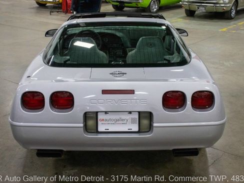 Used 1996 Chevrolet Corvette Coupe RWD image 6