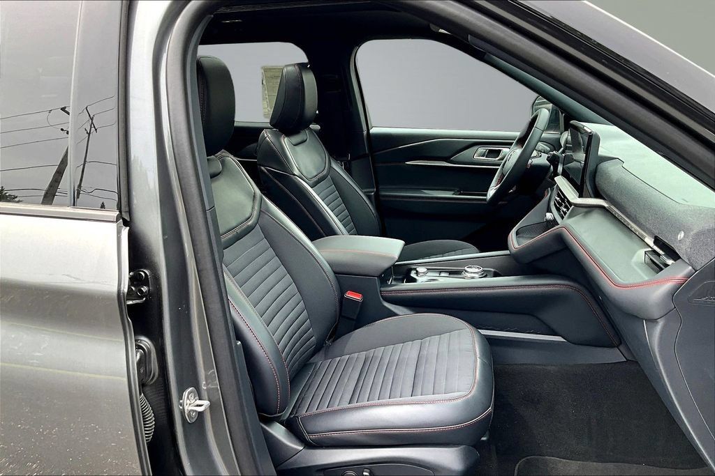 New 2026 Ford Explorer ST-Line w/ ST-Line Street Pack AWD/4WD image 11