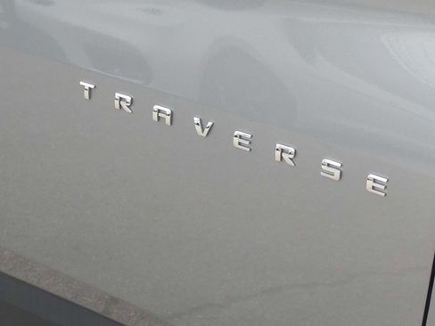Used 2024 Chevrolet Traverse LT image 32