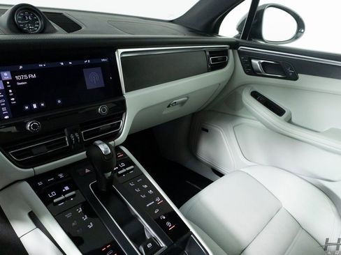 Used 2024 Porsche Macan GTS w/ Premium Plus Package image 25