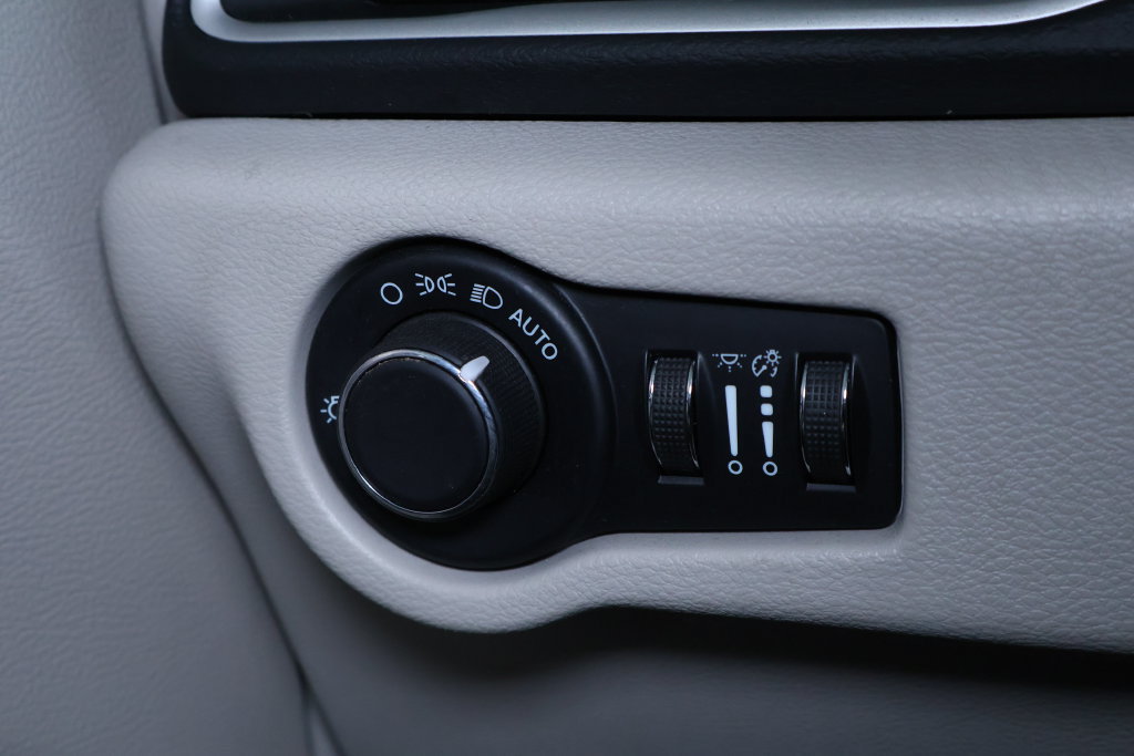 Used 2023 Chrysler Voyager LX FWD image 26